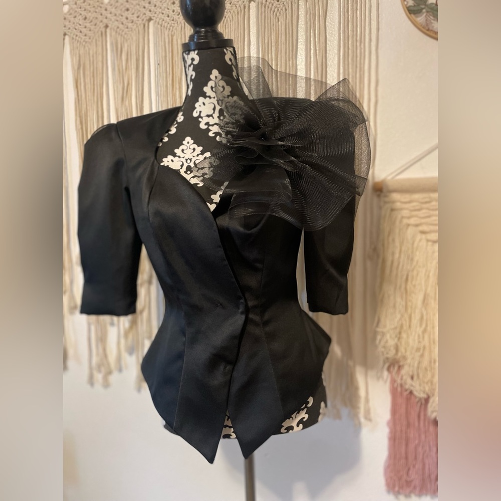 What a statement!!!! Size 10, send me message if interested.